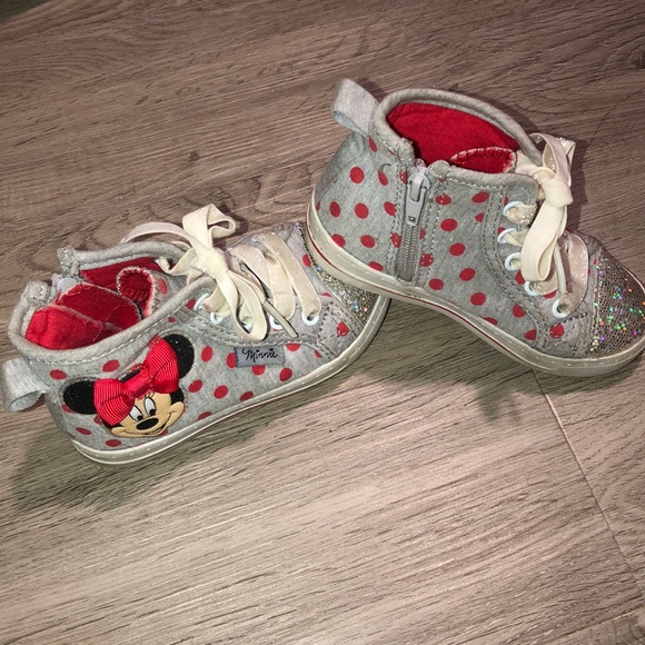 Other - Girl’s Minnie Mouse high top shoes.